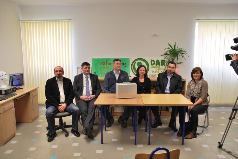 Donacija uređaja za neurofeedback Udruzi Dar